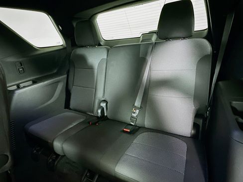 Used 2023 Chevrolet Traverse LT image 28