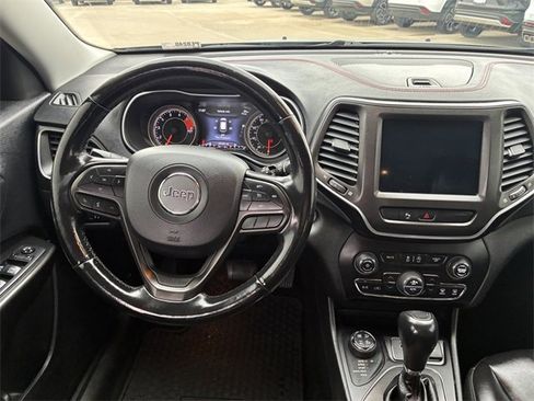 Used 2020 Jeep Cherokee Trailhawk w/ Cold Weather Group image 18