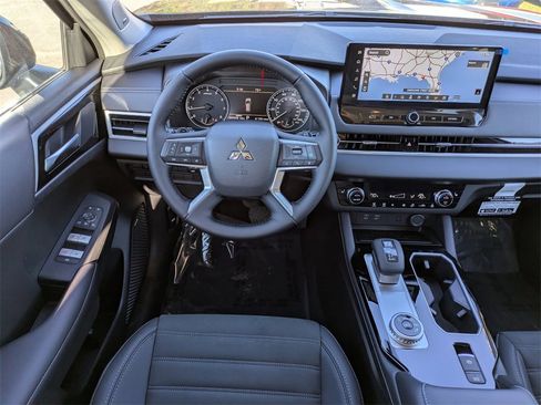 New 2026 Mitsubishi Outlander SE image 16