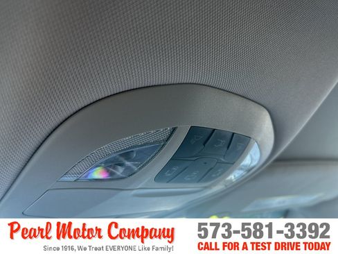 Used 2024 Chrysler Pacifica Touring-L FWD image 14