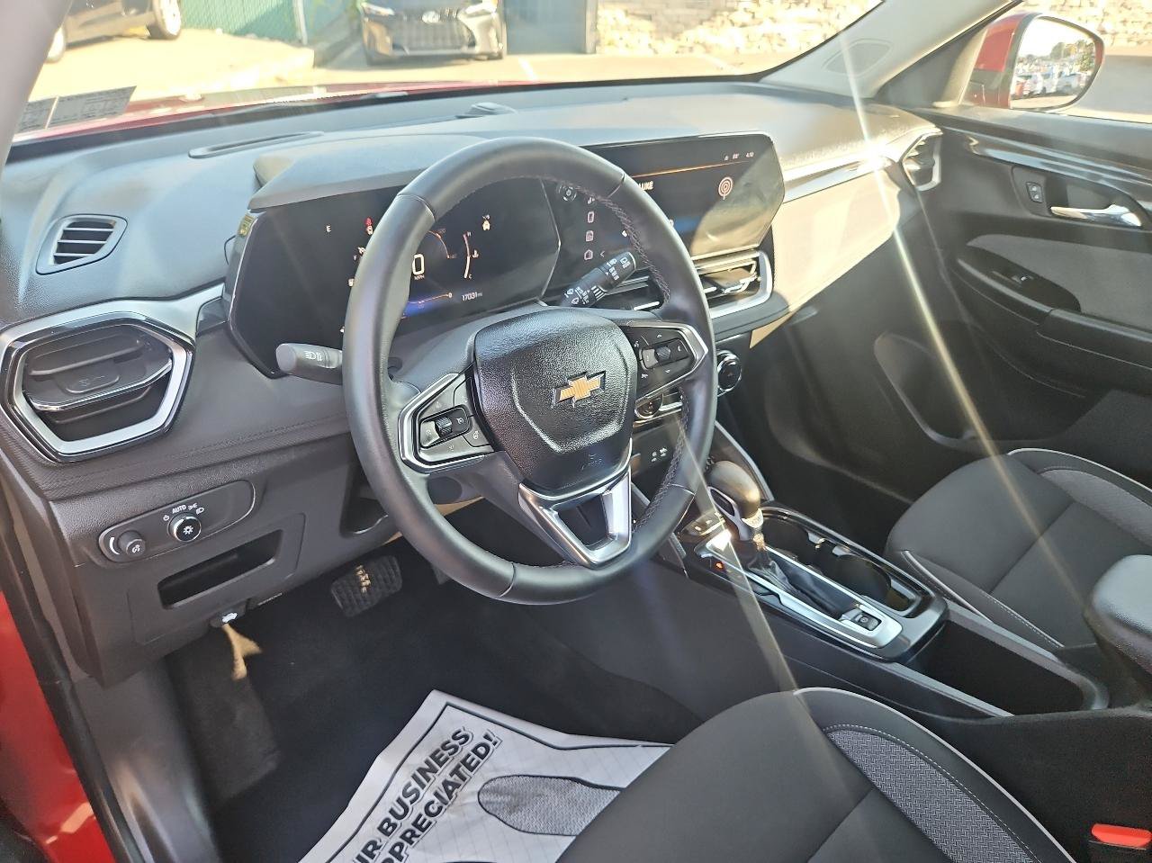 Used 2025 Chevrolet TrailBlazer LT w/ Convenience Package AWD/4WD image 13