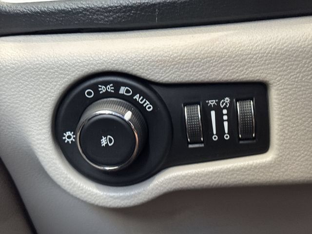 Used 2019 Chrysler Pacifica Limited FWD image 26