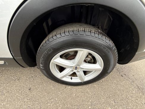 Used 2019 Ford Explorer XLT w/ Equipment Group 201A image 8