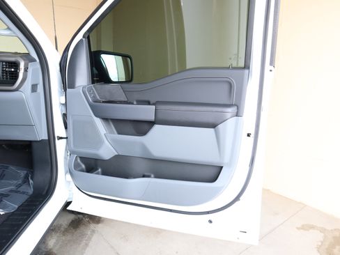 New 2025 Ford F150 XLT image 39