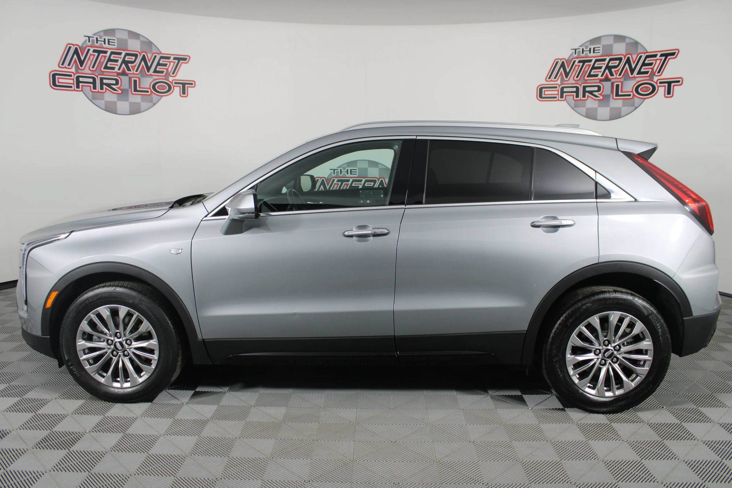 Used 2024 Cadillac XT4 Premium Luxury FWD image 4