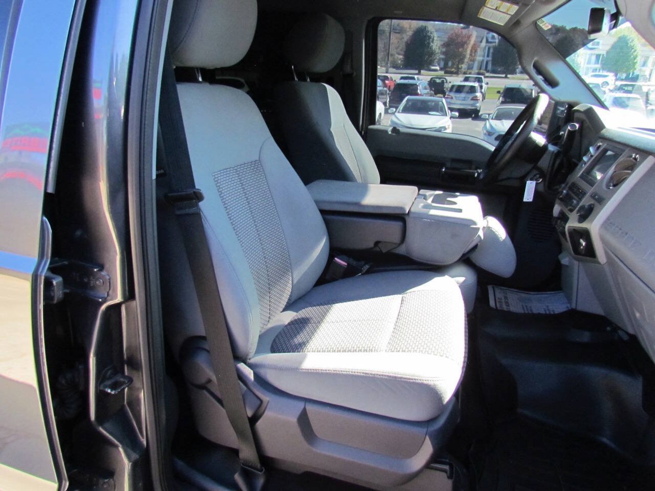 Used 2016 Ford F250 XLT w/ XLT Premium Package AWD/4WD image 17