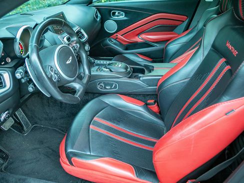 Used 2019 Aston Martin V8 Vantage Coupe image 23