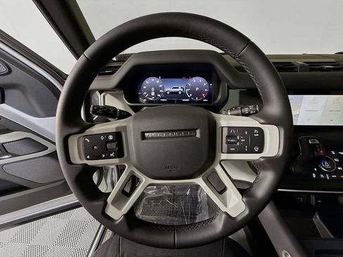 Used 2024 Land Rover Defender 110 X-Dynamic SE AWD/4WD image 12