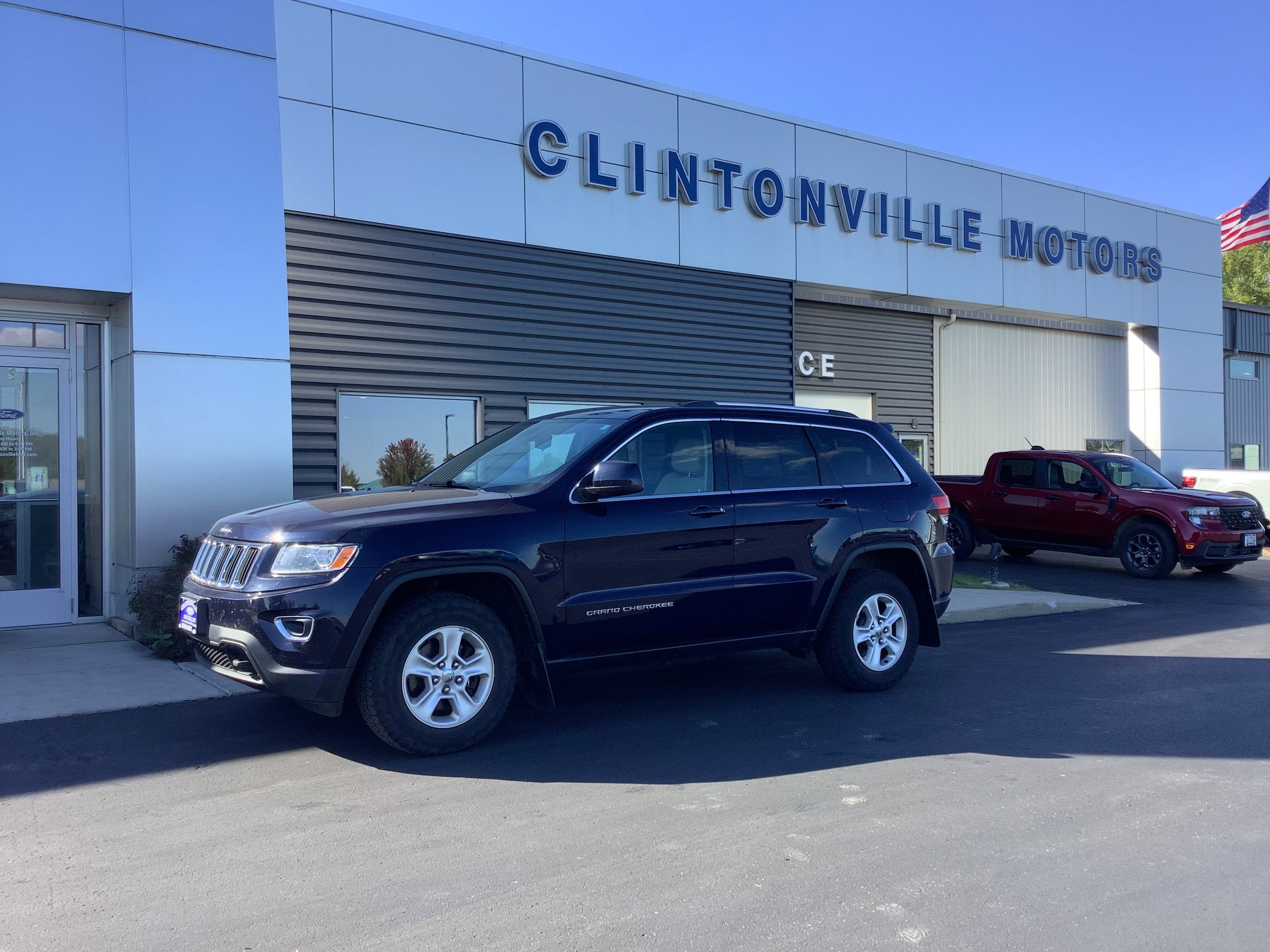 Used 2014 Jeep Grand Cherokee Laredo w/ All Weather Capability Group AWD/4WD image 1