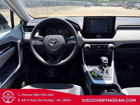 Used 2020 Toyota RAV4 XLE w/ Convenience Package FWD image 34
