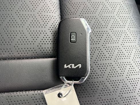 Certified 2022 Kia Sorento SX image 27