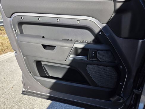 Certified 2023 Land Rover Defender 110 X-Dynamic SE image 17