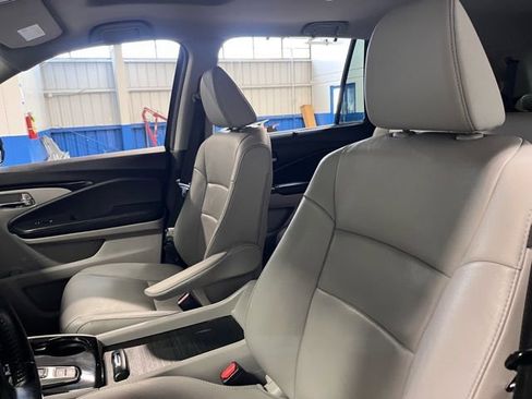 Used 2017 Honda Pilot Touring image 23