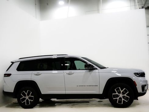 Used 2024 Jeep Grand Cherokee L Limited w/ Luxury Tech Group II image 5