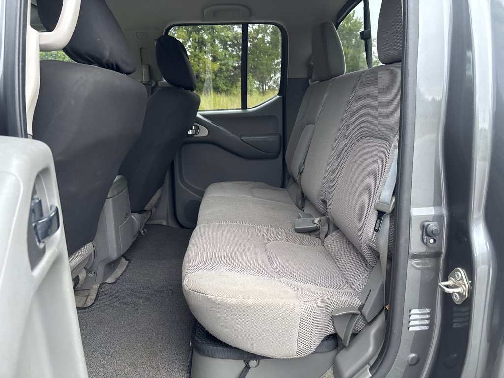 Used 2016 Nissan Frontier SV w/ SV Value Truck Package AWD/4WD image 12