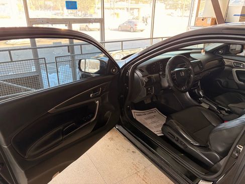 Used 2017 Honda Accord Touring image 10