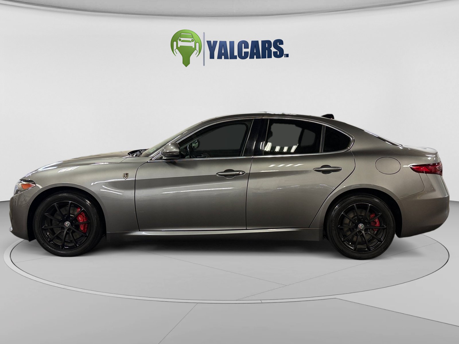Used 2018 Alfa Romeo Giulia AWD image 2