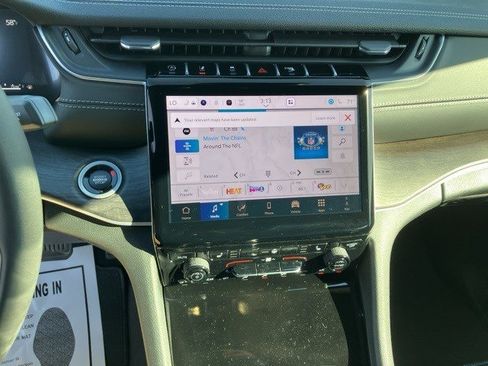 New 2025 Jeep Grand Cherokee L Limited image 17