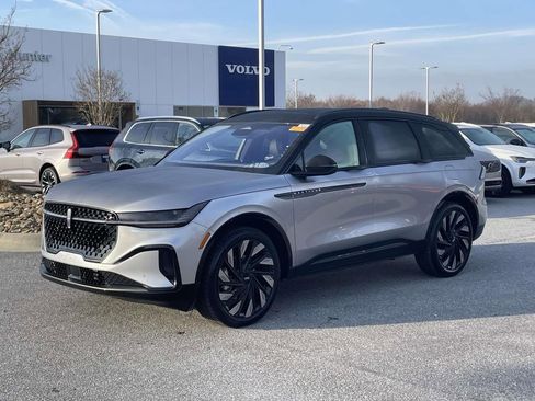 Used 2025 Lincoln Nautilus Reserve image 25