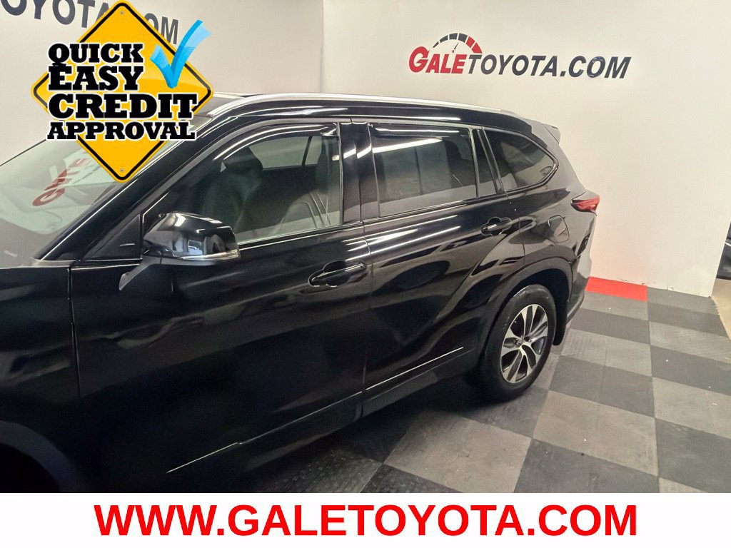 Used 2021 Toyota Highlander XLE AWD/4WD image 8