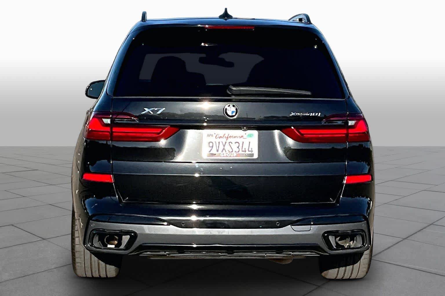 Used 2022 BMW X7 xDrive40i w/ M Sport Package AWD/4WD image 4