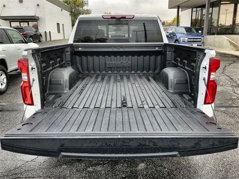 Used 2021 Chevrolet Silverado 1500 High Country w/ Technology Package image 24
