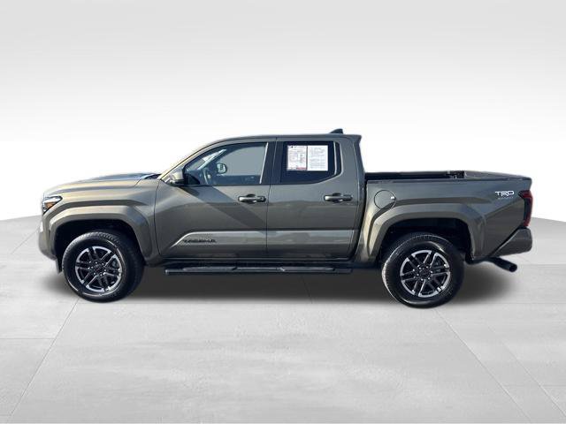 Used 2025 Toyota Tacoma TRD Sport AWD/4WD image 2