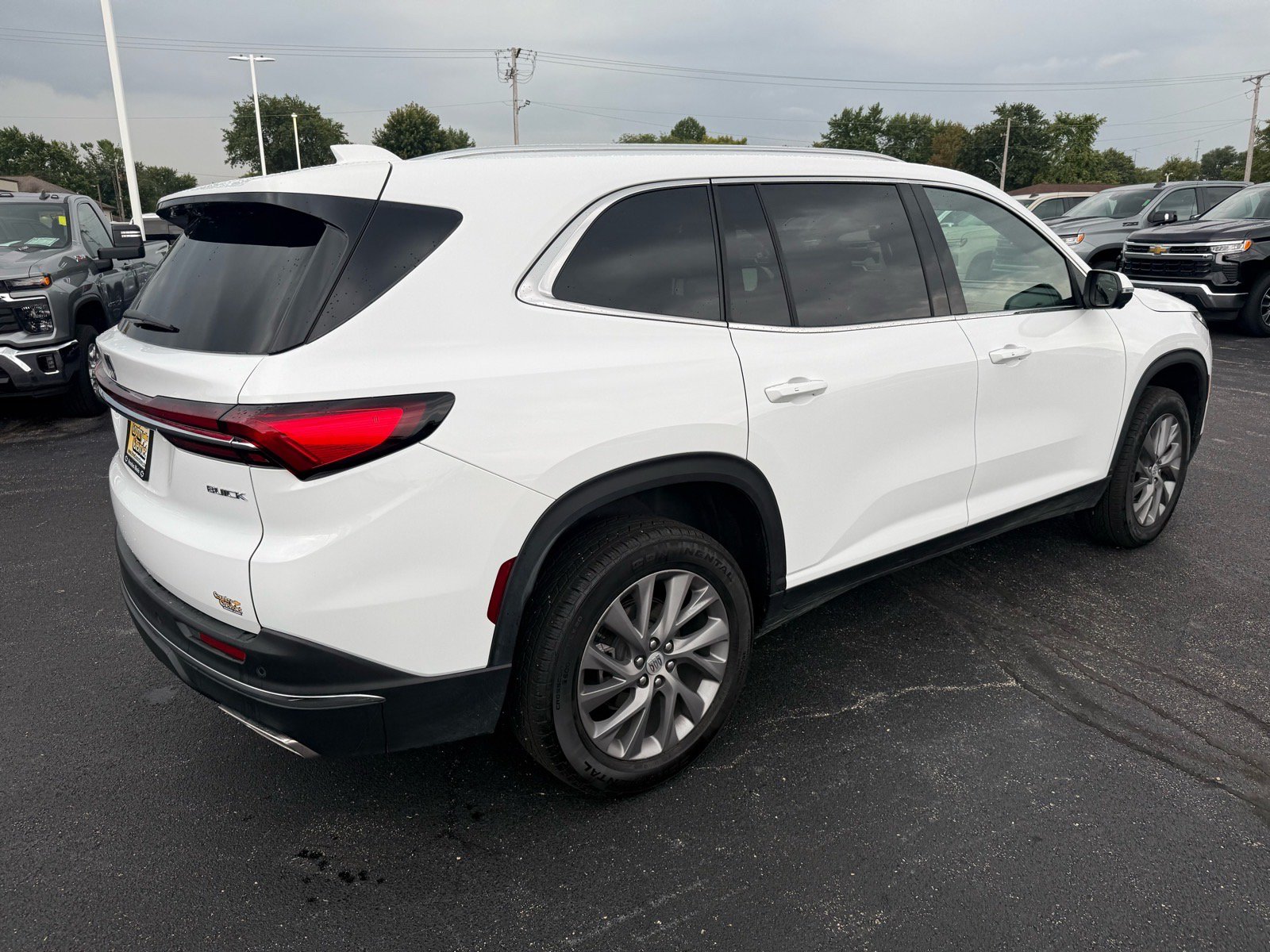 Used 2026 Buick Enclave Preferred w/ Power Package FWD image 4