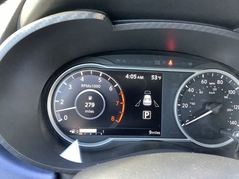 Used 2025 Nissan Versa SV w/ Trunk Package image 29