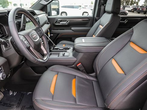 Used 2025 GMC Sierra 2500 AT4 image 18