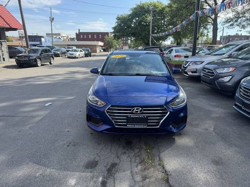 Used 2020 Hyundai Accent SE FWD image 2
