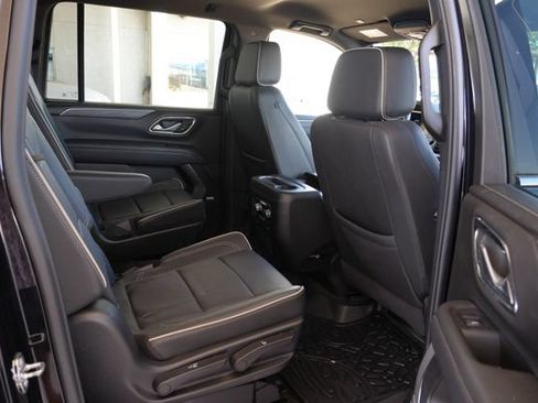 Used 2024 GMC Yukon XL SLT w/ SLT Luxury Package AWD/4WD image 25