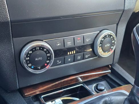 Used 2011 Mercedes-Benz GLK 350 4MATIC image 31