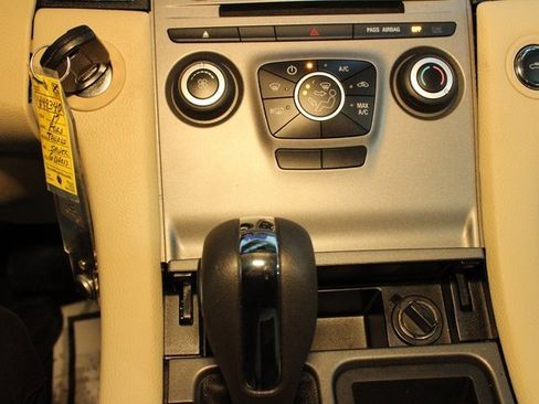 Used 2017 Ford Taurus SE image 21