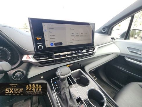 Used 2025 Toyota Sienna XSE w/ XSE Plus Package image 39