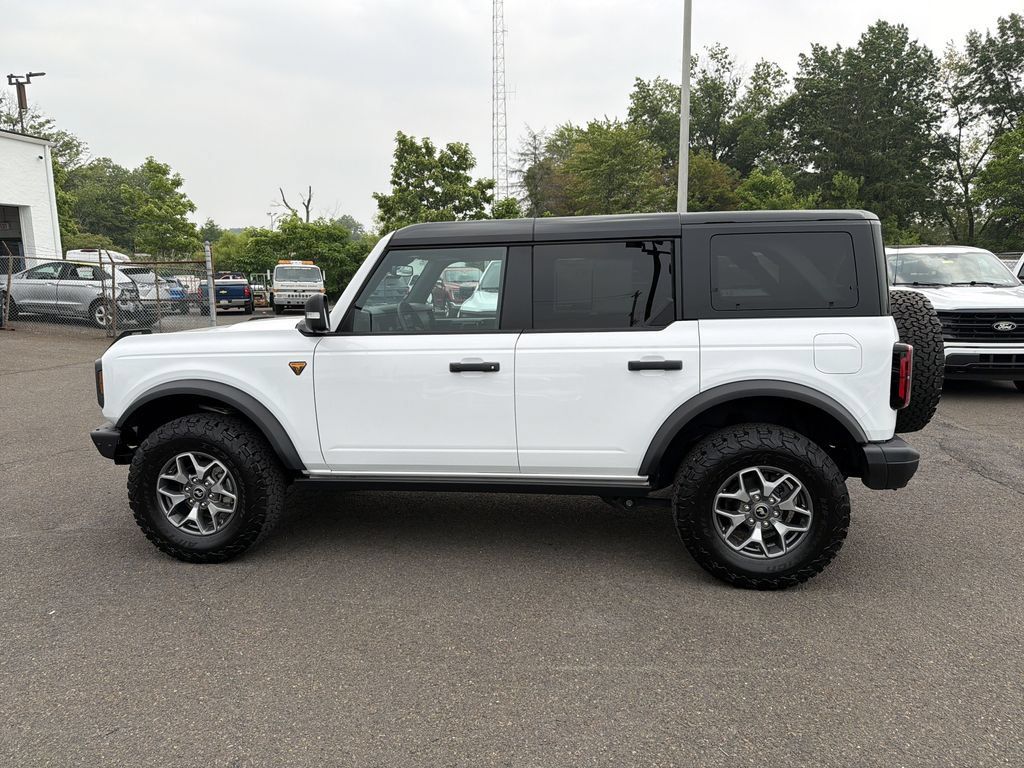 Used 2025 Ford Bronco Badlands AWD/4WD image 2