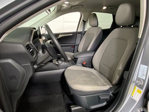 Used 2022 Ford Escape SE w/ Cold Weather Package FWD image 2
