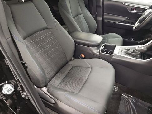 Used 2024 Toyota RAV4 SE image 38