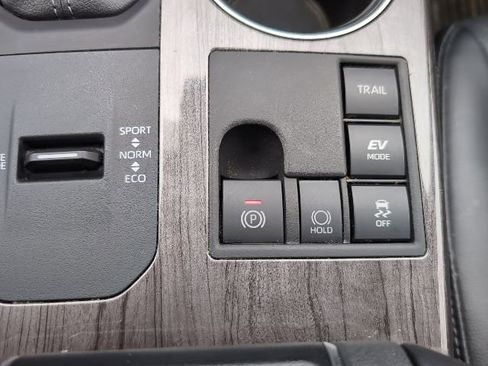 Used 2024 Toyota Highlander Platinum image 21