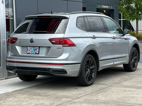 Used 2022 Volkswagen Tiguan SE R-Line AWD/4WD image 3