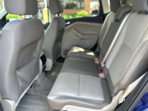 Used 2016 Ford Escape SE w/ Equipment Group 201A FWD image 5