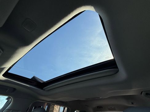 Used 2021 Toyota Highlander Limited image 37