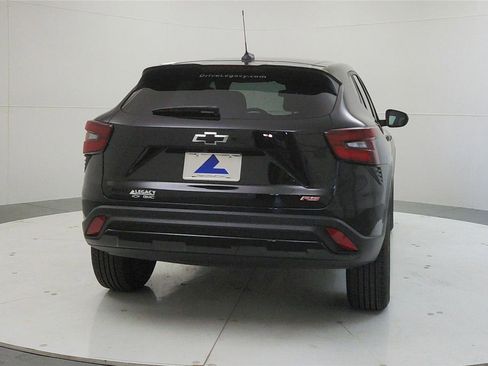 Used 2025 Chevrolet Trax RS image 6