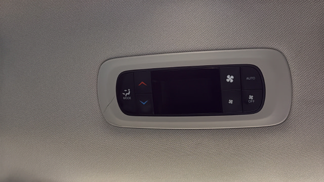 Used 2024 Chrysler Pacifica Limited FWD image 35