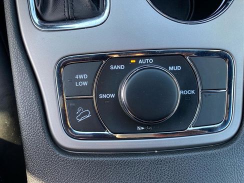 Used 2022 Jeep Grand Cherokee Laredo X AWD/4WD image 13