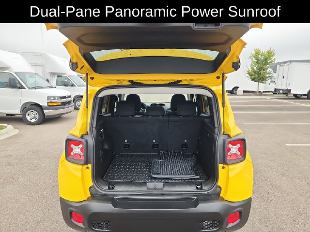 Used 2023 Jeep Renegade Latitude w/ Sun & Fun Group AWD/4WD image 30