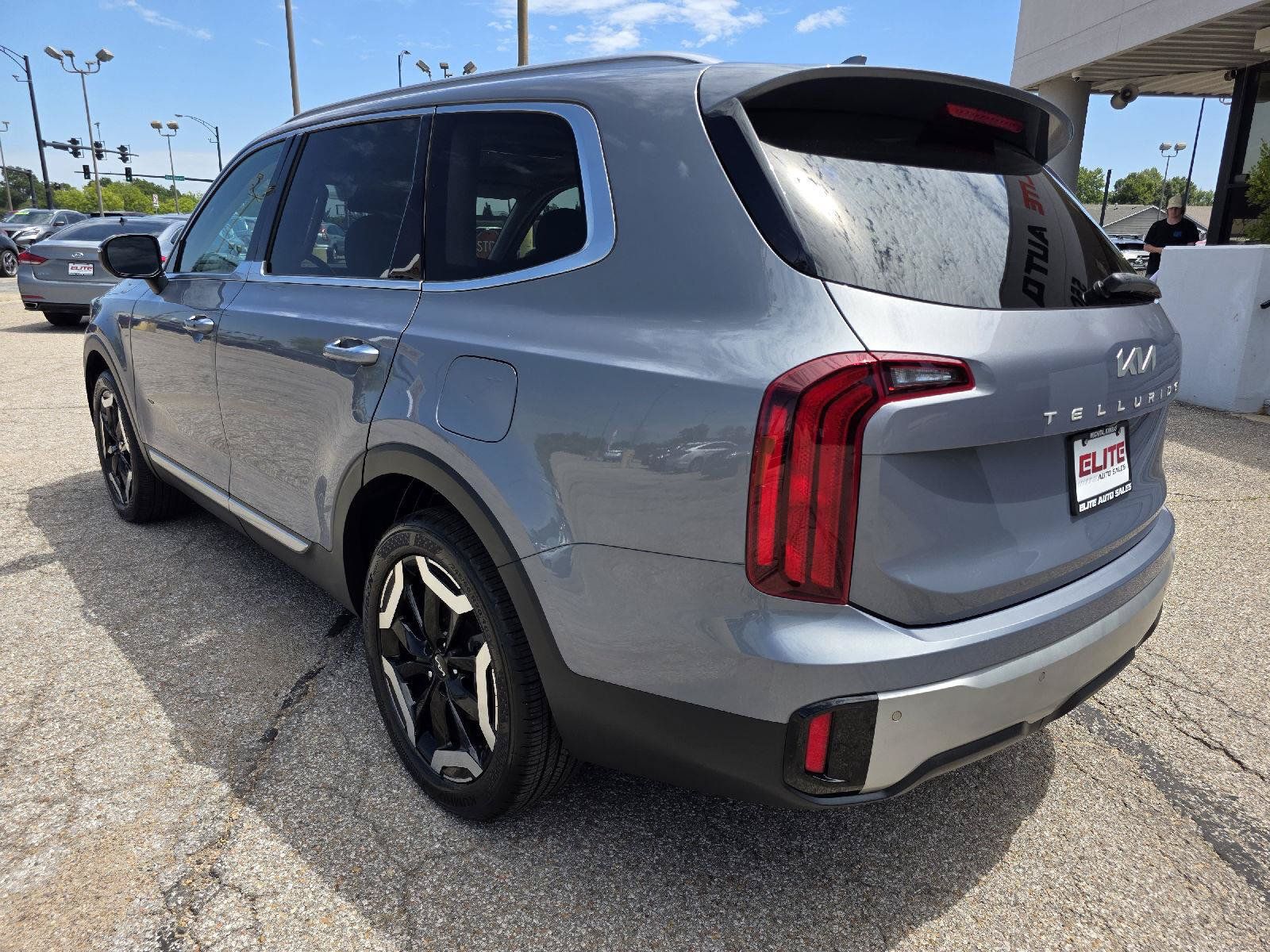 Used 2023 Kia Telluride S w/ S Sunroof Package FWD image 7