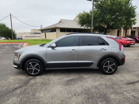 Certified 2024 Kia Niro EX FWD image 4