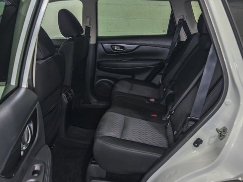 Used 2017 Nissan Rogue SV image 15