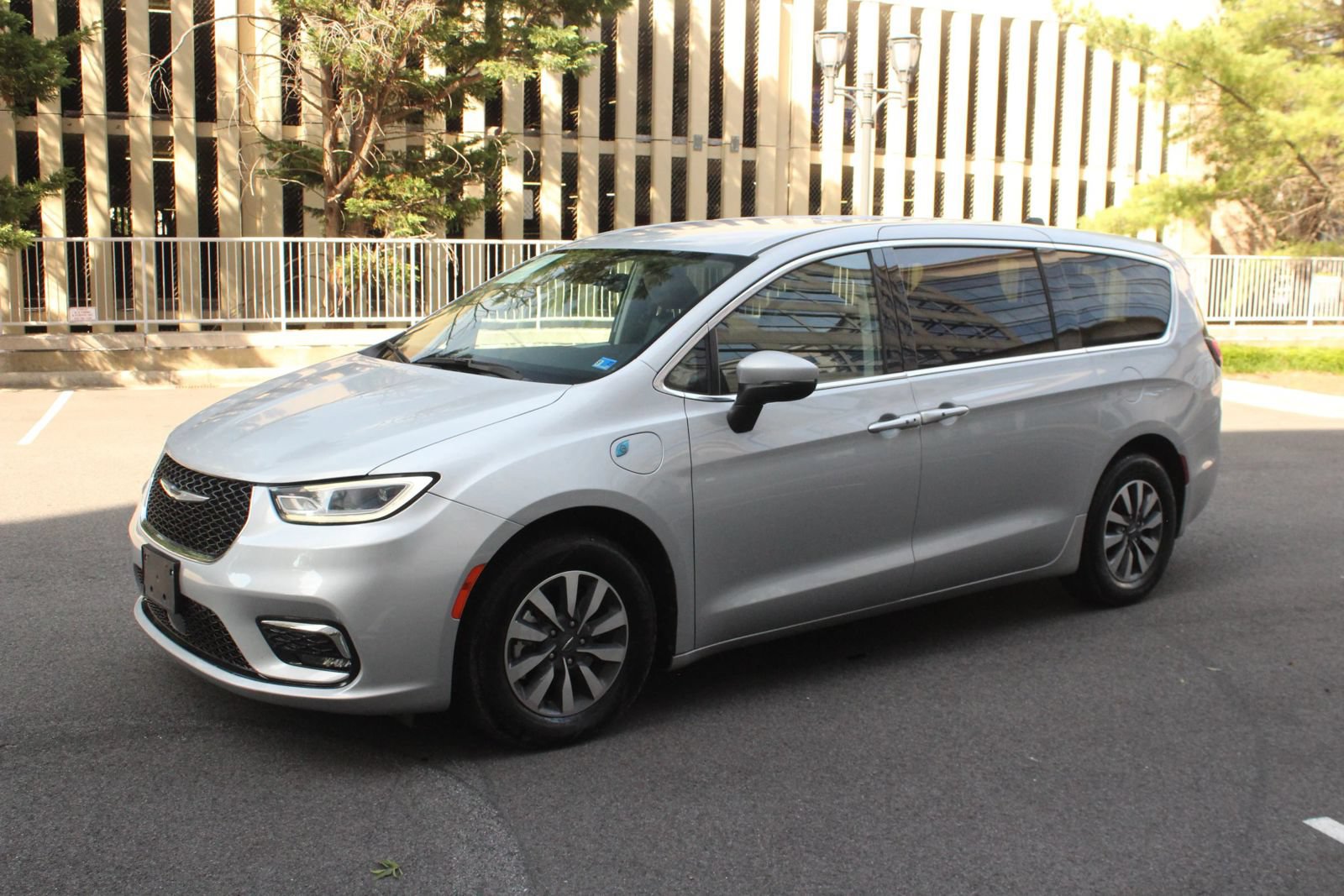 Used 2023 Chrysler Pacifica Touring-L FWD image 12